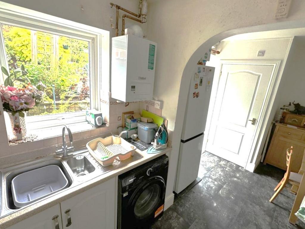 Kitchen2.jpg