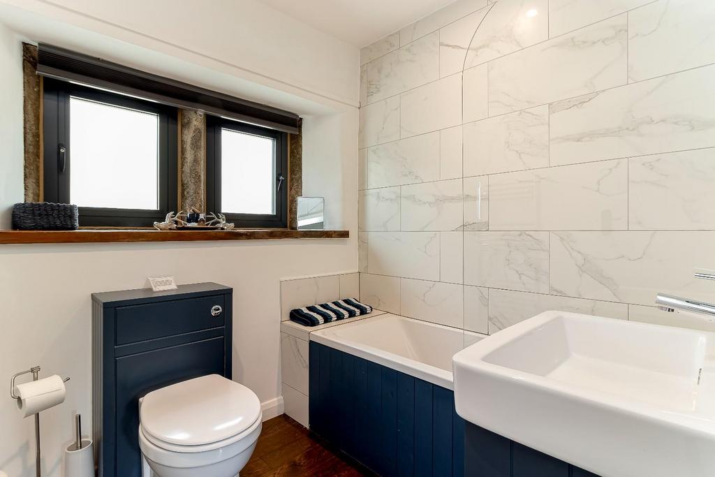 Annexe Bathroom.jpg