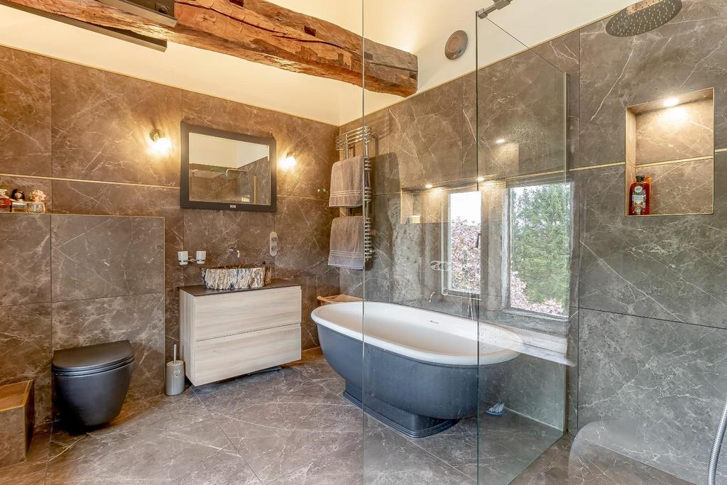 Master Bedroom Ensuite.jpg