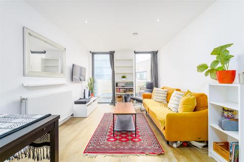 2 bedroom flat to rent, Baltic Avenue, Brentford