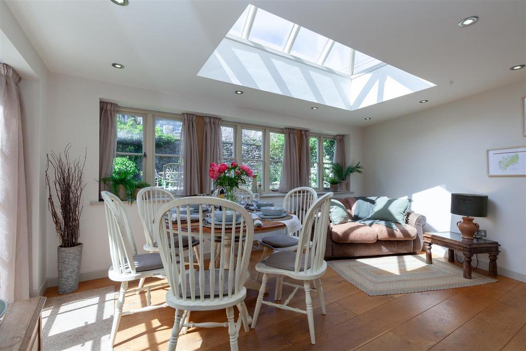 Kitchen   Dining Area 2.jpg