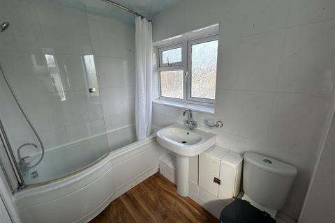 4 bedroom semi-detached house to rent, Long Rock, Swalecliffe, Whitstable