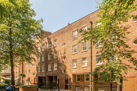 3 bedroom flat to rent, Carburton Street, London