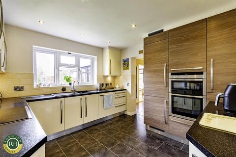 4 bedroom detached house for sale, Pool Drive, Bessacarr, Doncaster