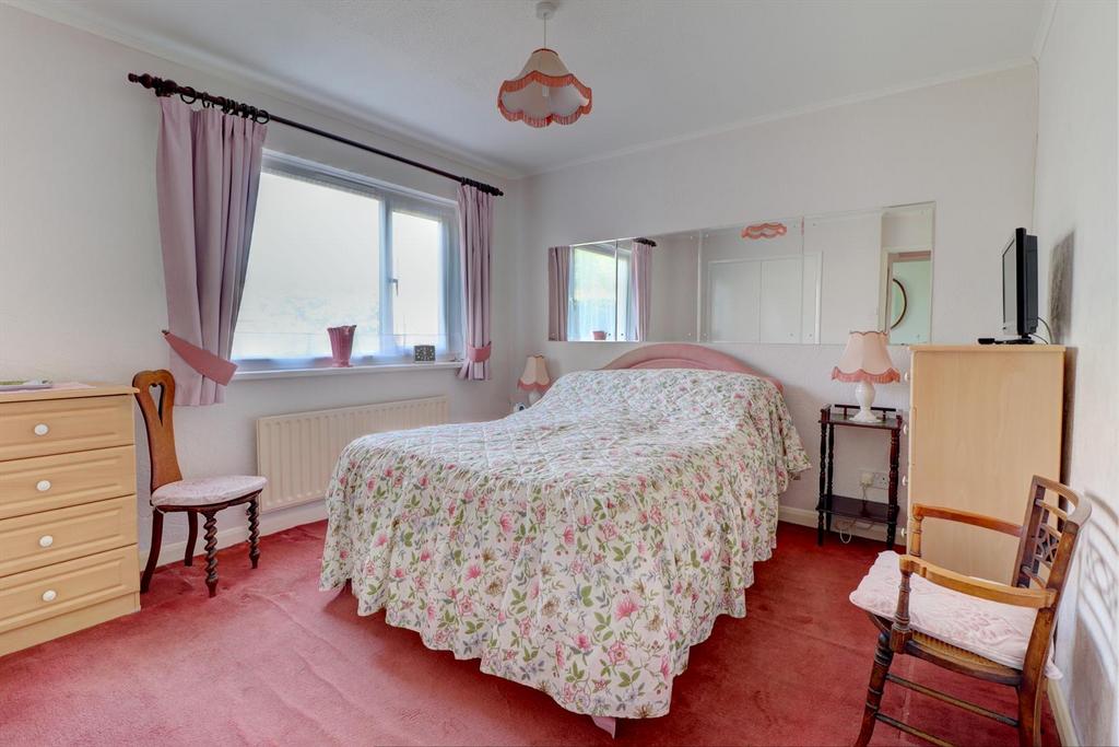 Bedroom 1.jpg