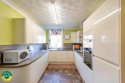 33 Rockingham Road, Wheatley, Doncaster, DN2 4BN