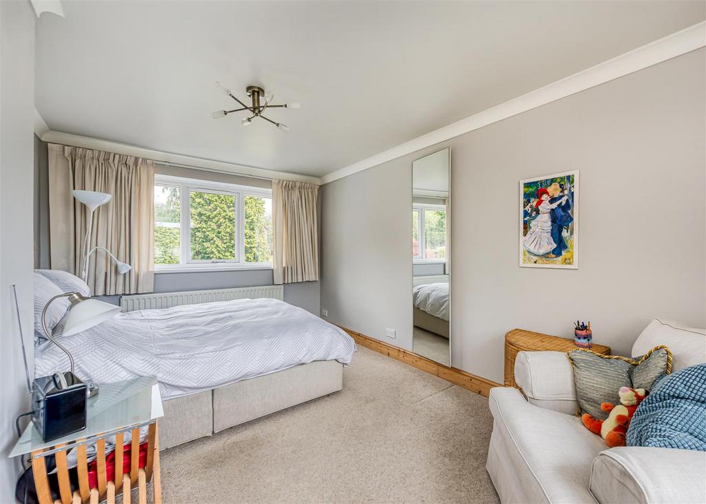 5 Torvale Road-bed1.jpg