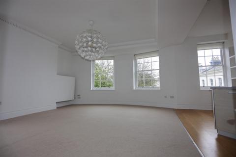 2 bedroom flat to rent, Windlesham Road, Brighton