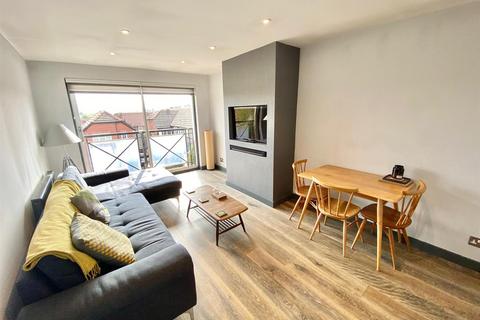 2 bedroom flat for sale, Home Farm Avenue, Macclesfield