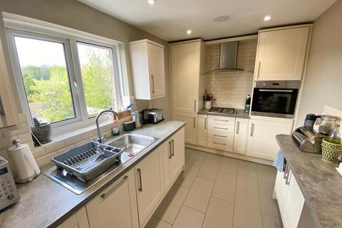 2 bedroom flat for sale, Home Farm Avenue, Macclesfield