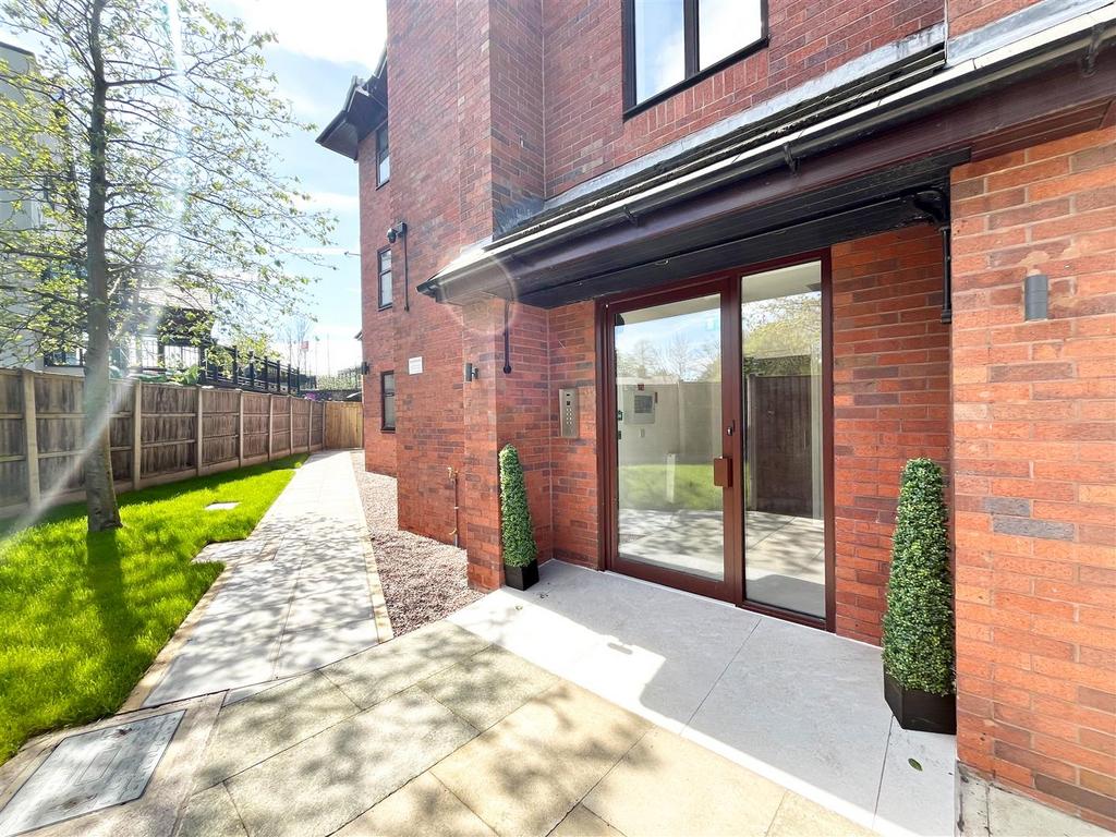 Old Road, Handforth, Wilmslow 1 bed apartment £950 pcm (£219 pw)