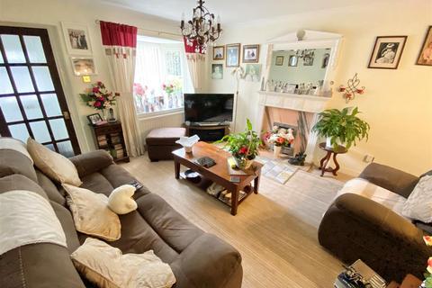 10 Ambleside Close, Macclesfield, SK11 8PY
