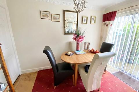 10 Ambleside Close, Macclesfield, SK11 8PY