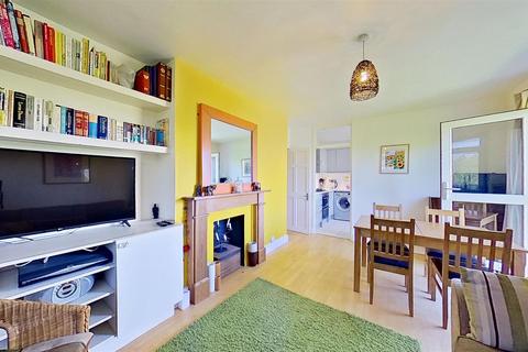 1 bedroom flat for sale, Strathdon Drive, London
