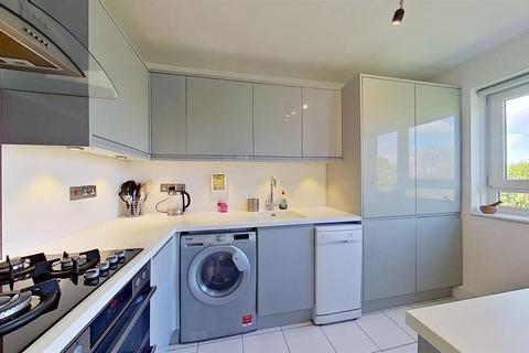 1 bedroom flat for sale, Strathdon Drive, London