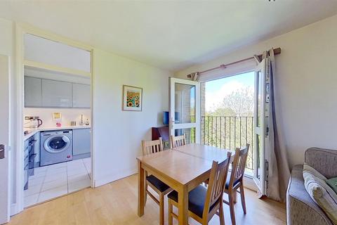 1 bedroom flat for sale, Strathdon Drive, London