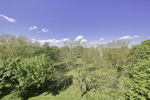 94 Strathdon Drive, London, SW17 0PW