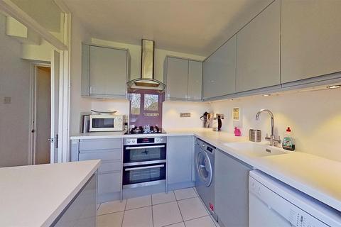 94 Strathdon Drive, London, SW17 0PW
