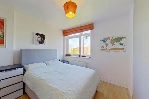 94 Strathdon Drive, London, SW17 0PW