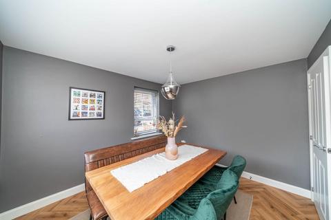 13 Simmons Drive, Hednesford, Cannock, WS12 4XH