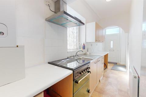 2 bedroom end of terrace house for sale, Bottomley Street, BD6