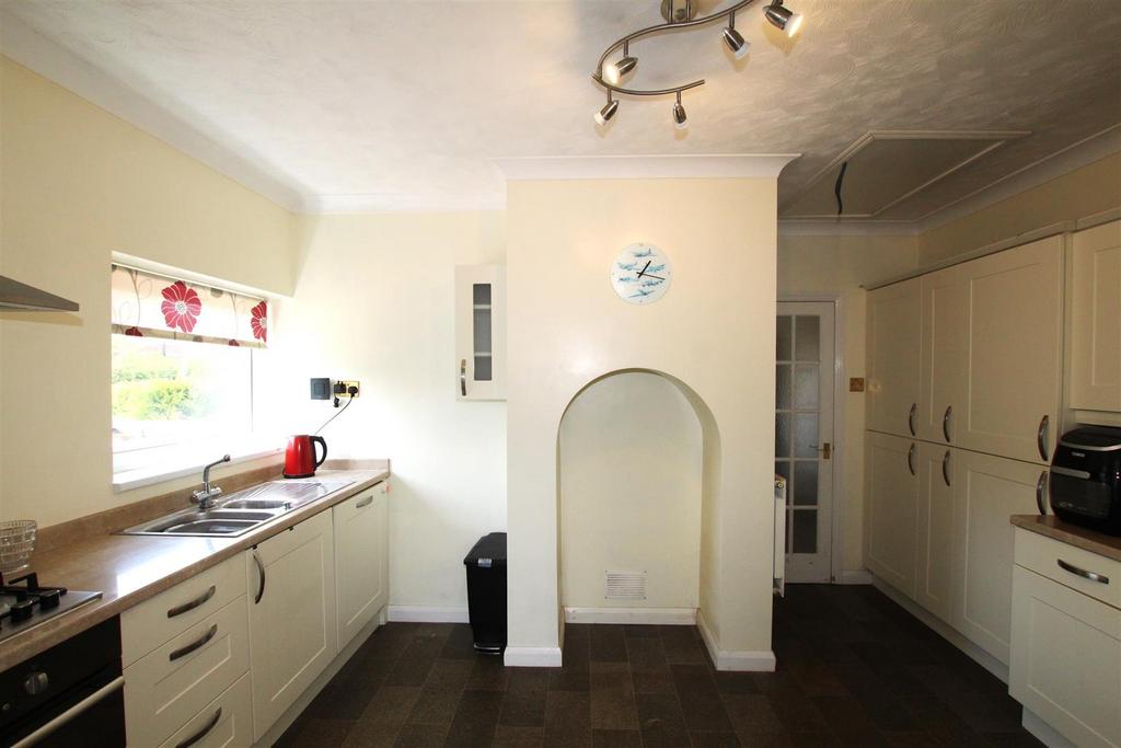 Kitchen 2.JPG