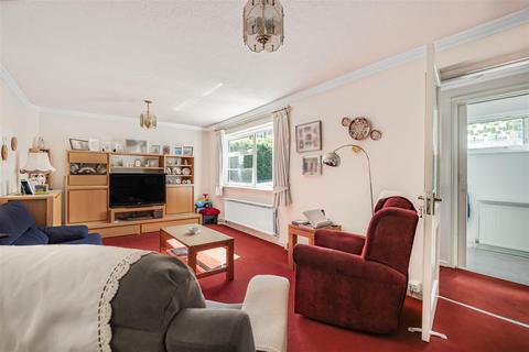 2 Benson Close, Reading, RG2 7LP