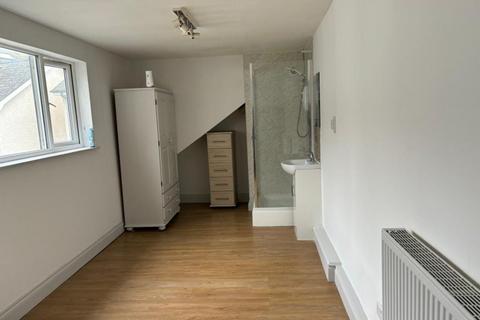 1 bedroom in a house share to rent, Room in Shared House, Queens Road