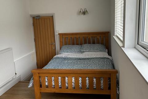 1 bedroom in a house share to rent, Room in Shared House, Queens Road