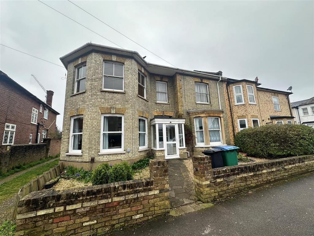 St. Johns Road, Watford WD17 1 bed flat £1,250 pcm (£288 pw)