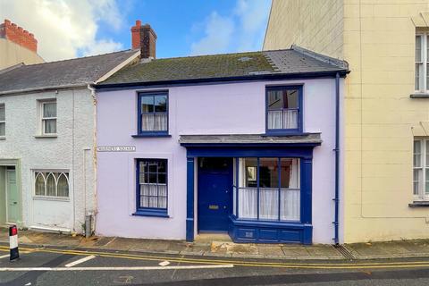 2 bedroom terraced house to rent, 12 Mariners Square, Haverfordwest SA61 2DT