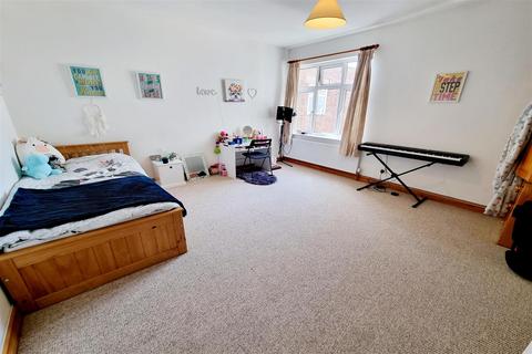 2 bedroom property for sale, Braemore Court, Cockfosters, EN4