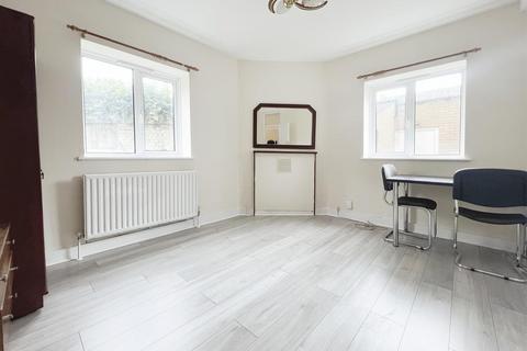 2 bedroom flat to rent, Baltic Close, Colliers Wood SW19