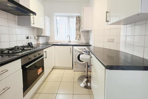 2 bedroom flat to rent, Baltic Close, Colliers Wood SW19