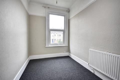 2 bedroom apartment to rent, Avondale Road, South Croydon