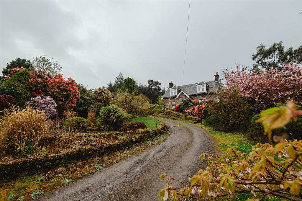 Hill Cottage, Spey Road, Inverkip 3 bed detached house for sale £390,000