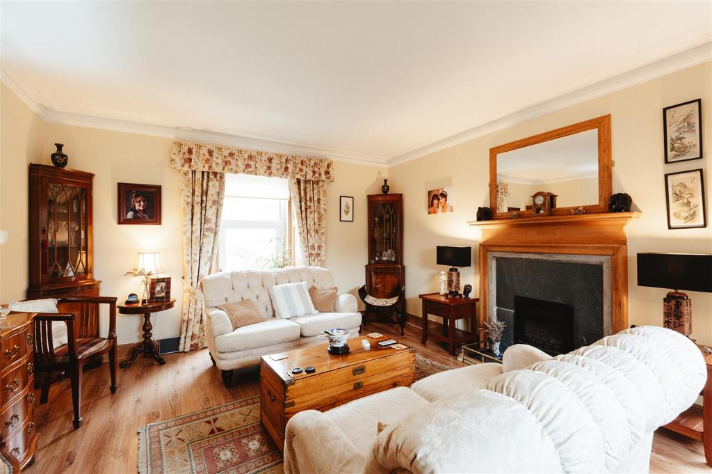 Hill Cottage, Spey Road, Inverkip 3 bed detached house for sale £390,000