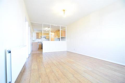 2 bedroom house to rent, Pettits Lane North Two Bed Flat