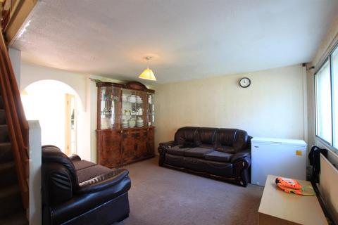 3 bedroom terraced house for sale, Channel Close, Heston TW5