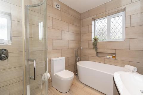 3 bedroom semi-detached house for sale, Hill Court Drive, Leeds