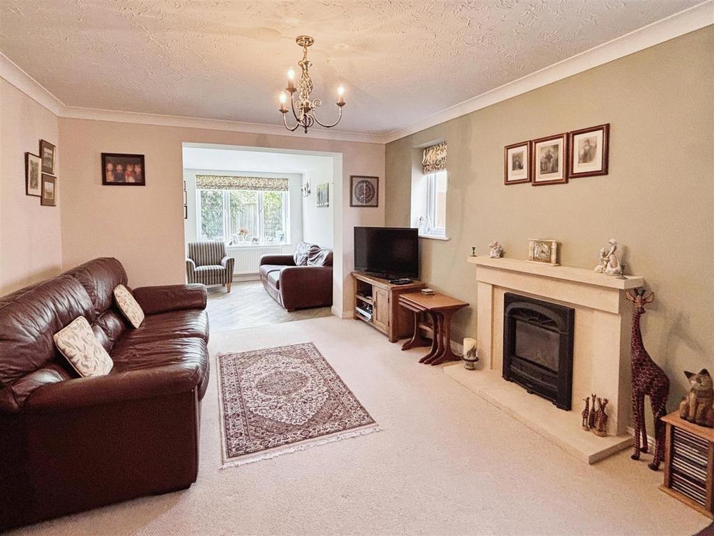 Whitehead Drive, Wellesbourne 4 bed detached house for sale £490,000