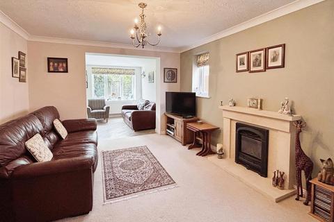 4 bedroom detached house for sale, Whitehead Drive, Wellesbourne