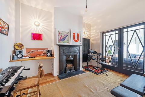 5 bedroom house for sale, Kings Road, London, NW10