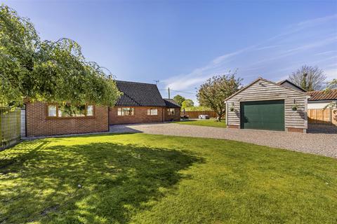 4 bedroom detached house for sale, Vicarage Road, South Clifton, Newark