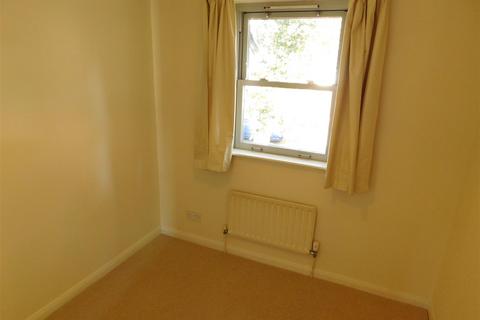 2 bedroom flat to rent, Meudon Court, Grove Road, Surbiton