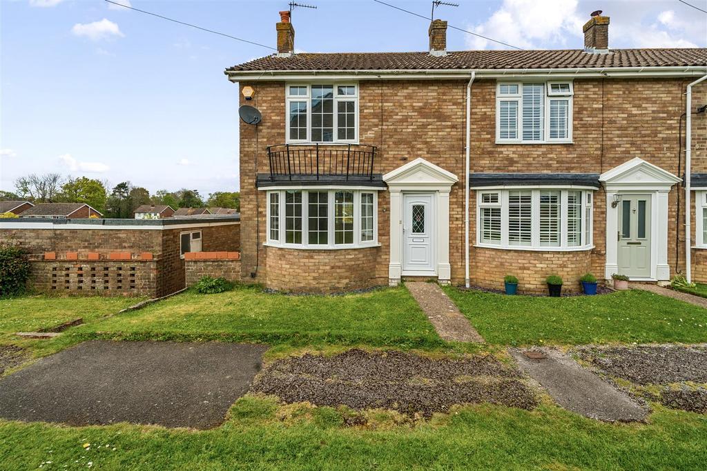 Jeffreys Way, Uckfield 2 bed end of terrace house for sale £290,000