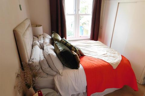 1 bedroom flat to rent, King Charles Road, Surbiton