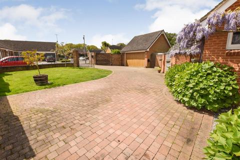 5 bedroom detached house for sale, Cherrymeade, Thundersley