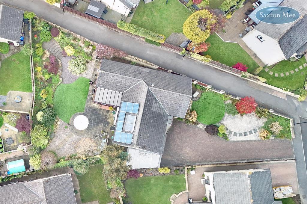Walshaw Road, Worrall, Sheffield 3 bed detached bungalow for sale £