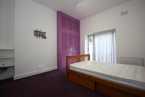 2 bedroom apartment to rent, Connaught Road, Harlesden, NW10 9AG